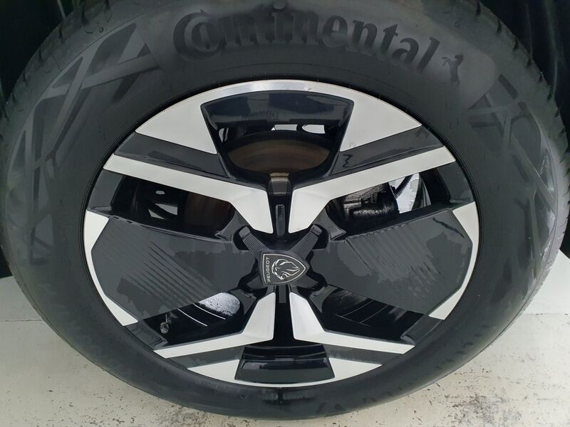 More views of Peugeot 2008