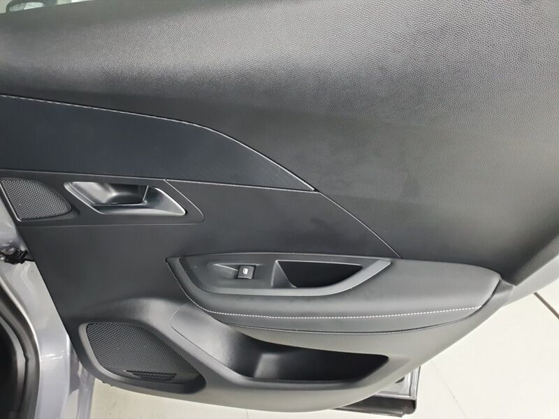 More views of Peugeot 2008