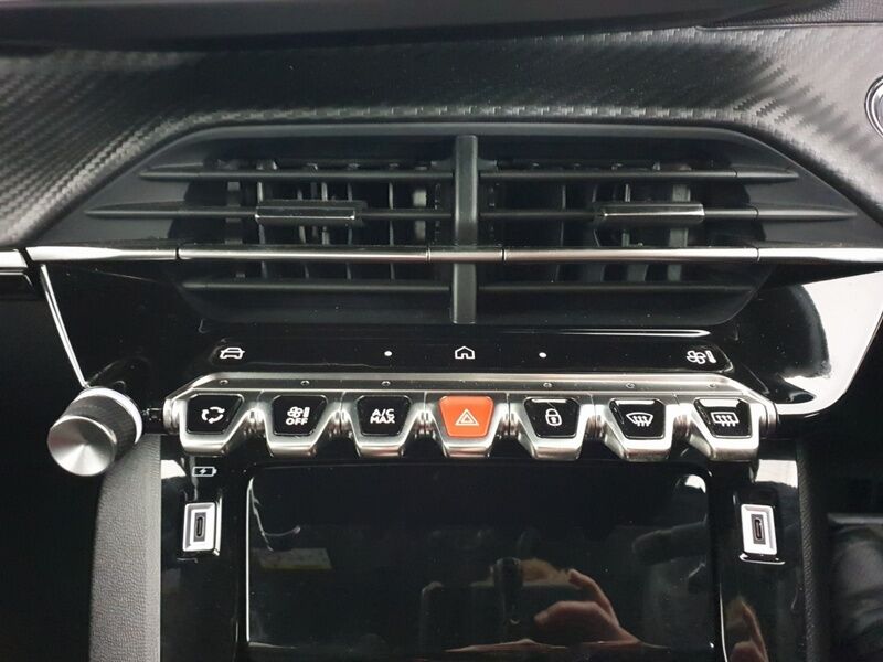 More views of Peugeot 2008