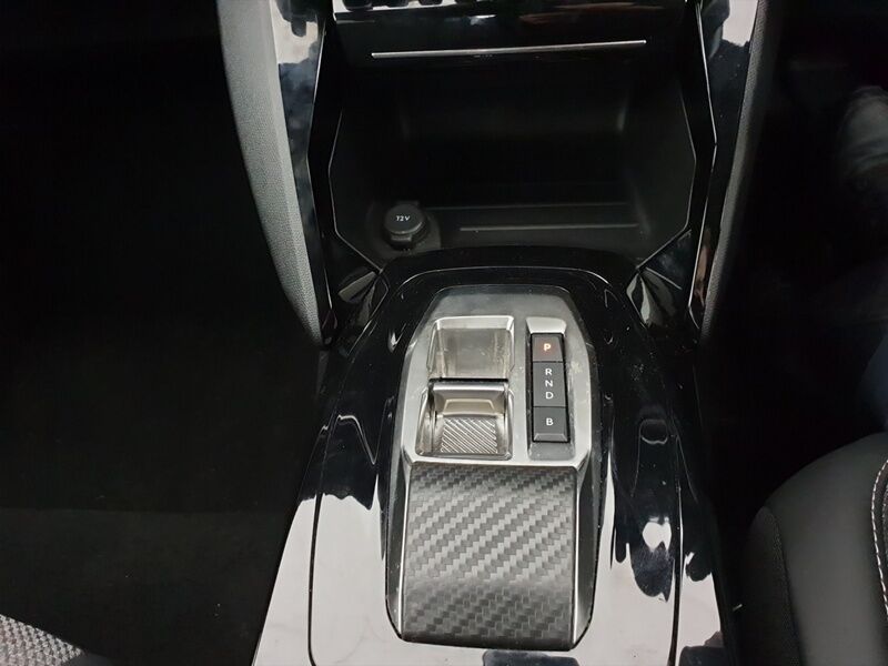 More views of Peugeot 2008