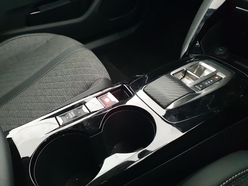 More views of Peugeot 2008