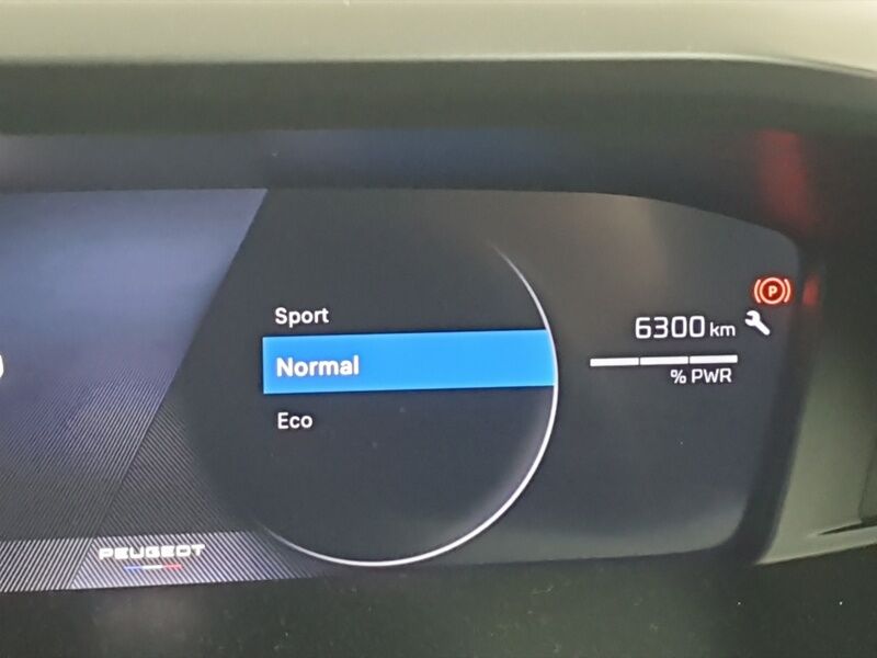 More views of Peugeot 2008