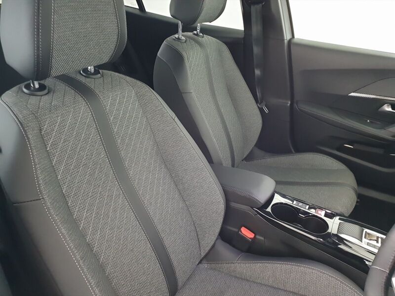 More views of Peugeot 2008