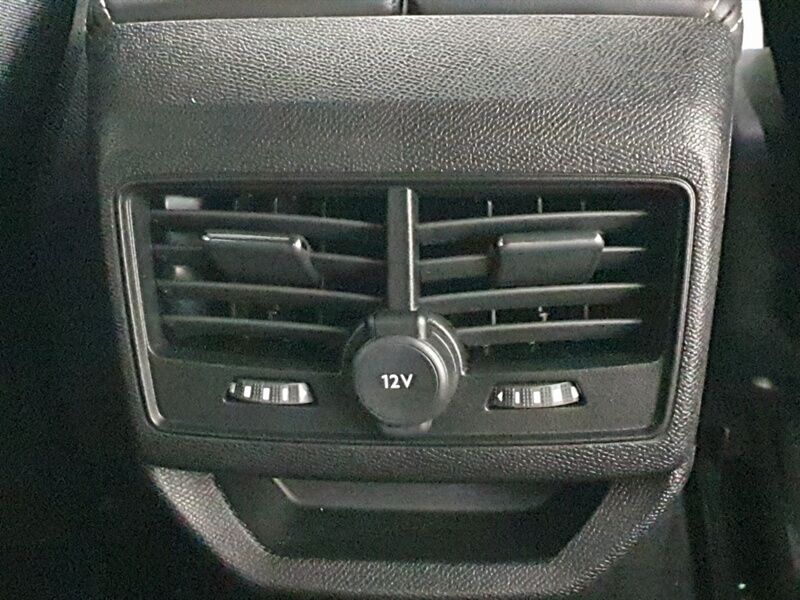 More views of Peugeot 3008