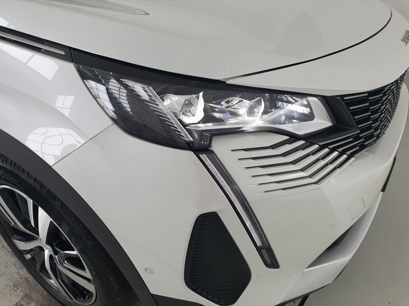 More views of Peugeot 3008