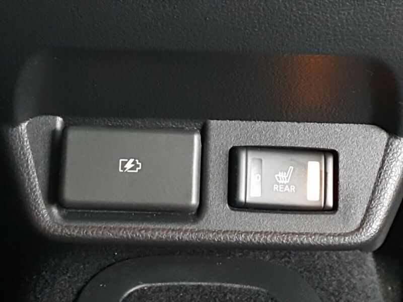 More views of Nissan Leaf