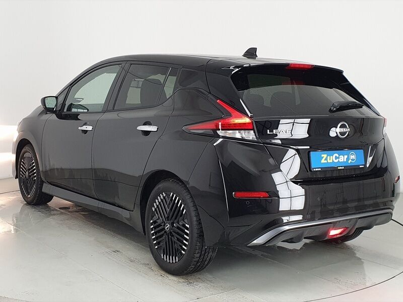 More views of Nissan Leaf