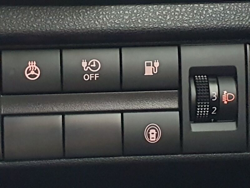 More views of Nissan Leaf