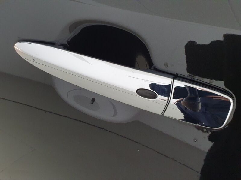 More views of Nissan Leaf