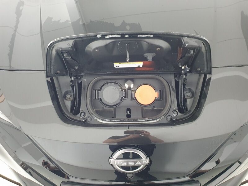 More views of Nissan Leaf