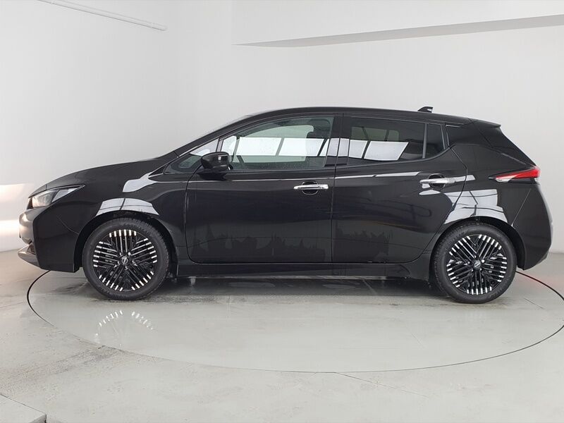 More views of Nissan Leaf