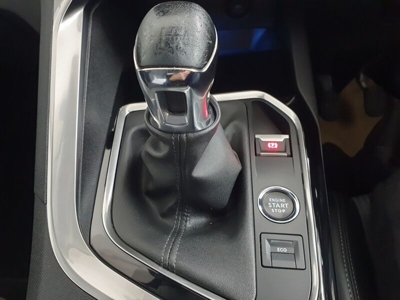 More views of Peugeot 5008