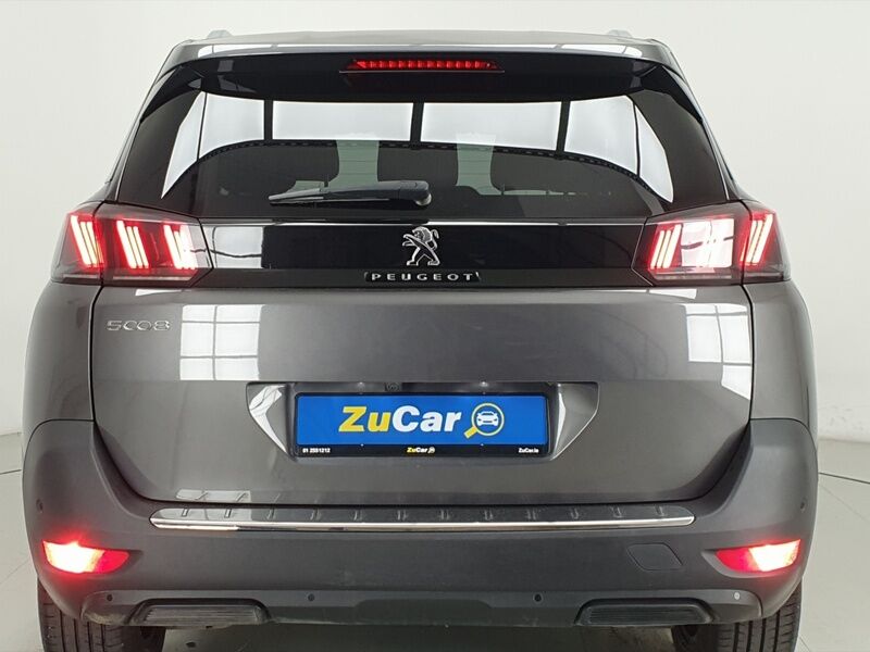 More views of Peugeot 5008