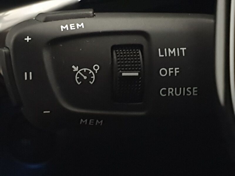 More views of Peugeot 5008