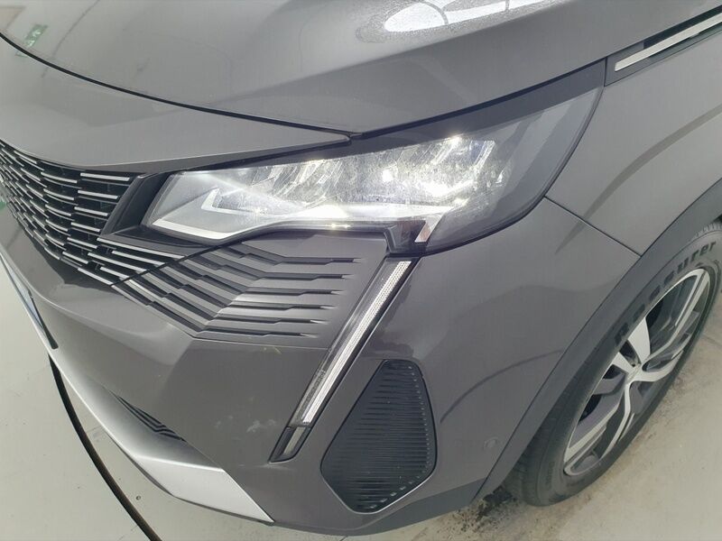 More views of Peugeot 5008