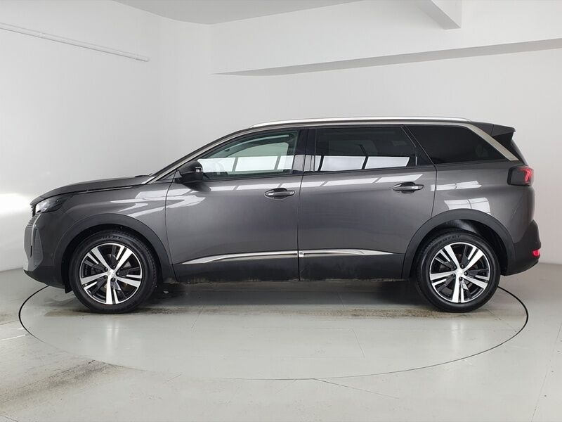 More views of Peugeot 5008