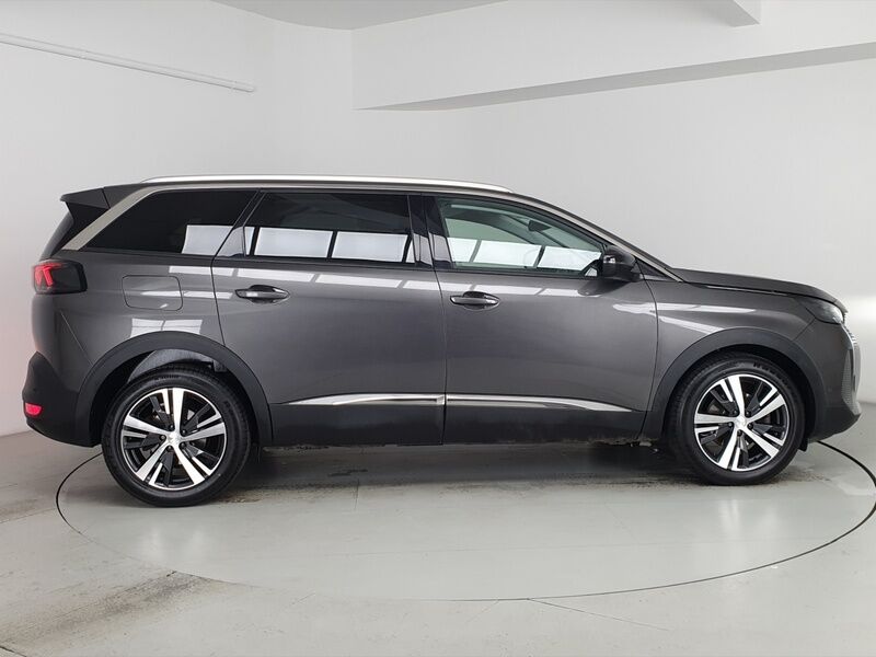 More views of Peugeot 5008