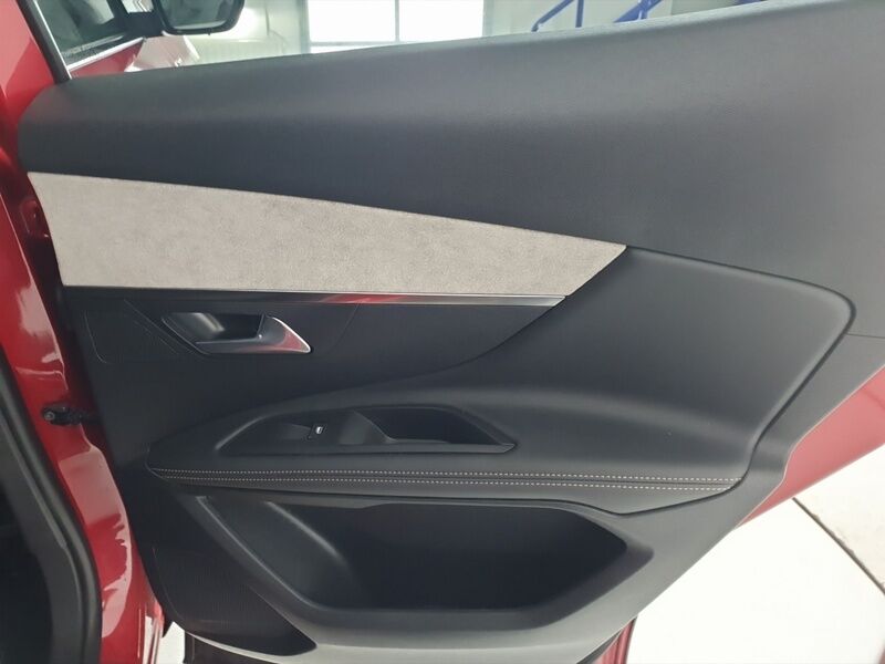 More views of Peugeot 3008