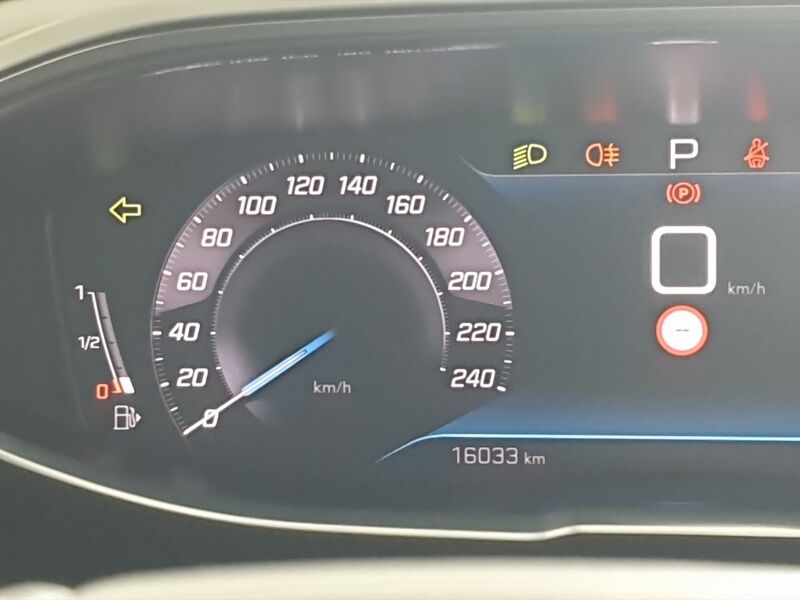 More views of Peugeot 3008