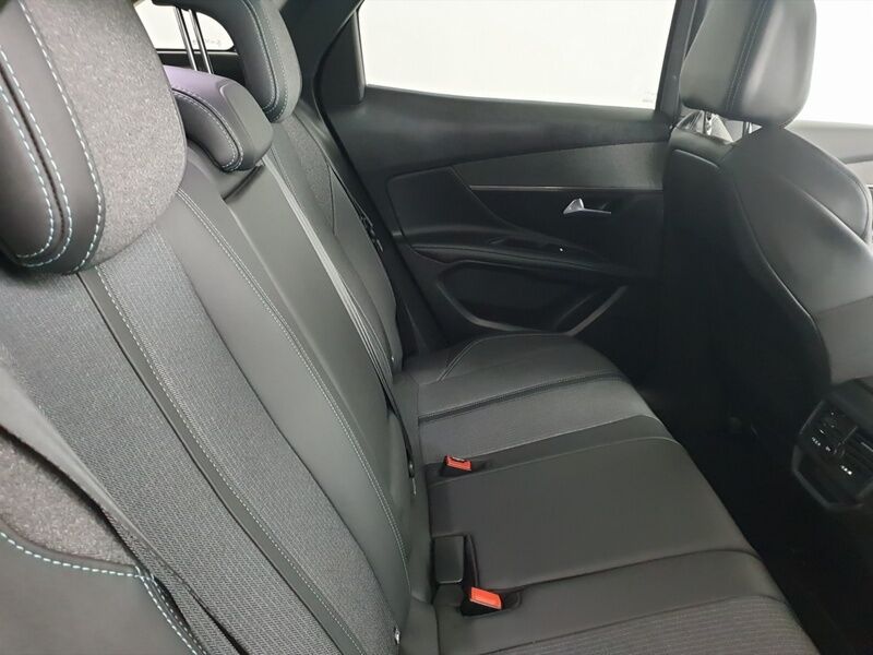 More views of Peugeot 3008