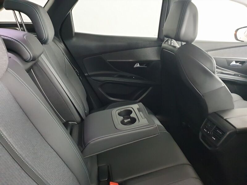 More views of Peugeot 3008