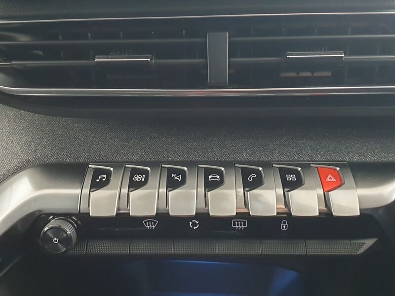 More views of Peugeot 3008