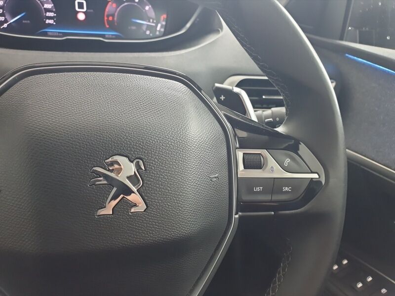 More views of Peugeot 3008
