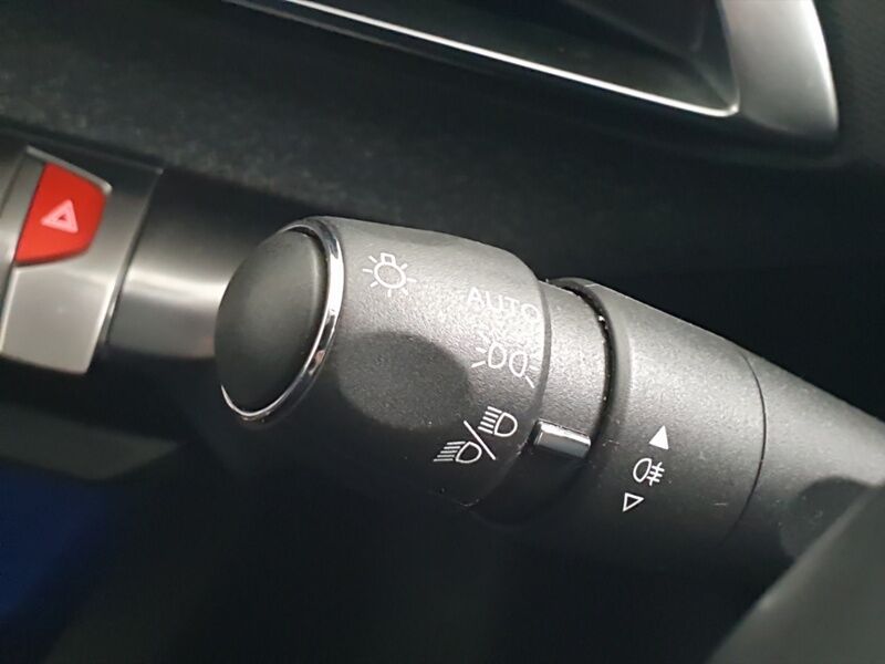 More views of Peugeot 3008