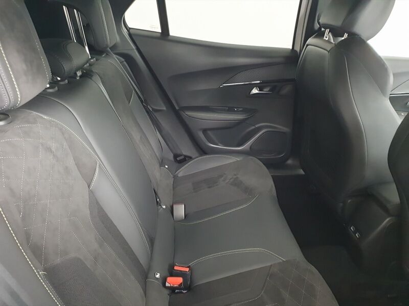 More views of Peugeot 2008