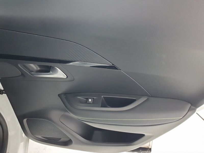 More views of Peugeot 2008
