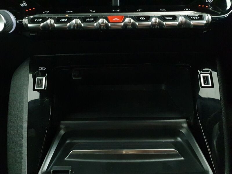 More views of Peugeot 2008