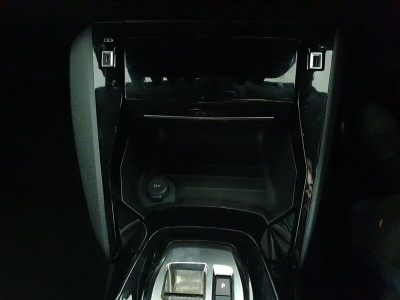 More views of Peugeot 2008