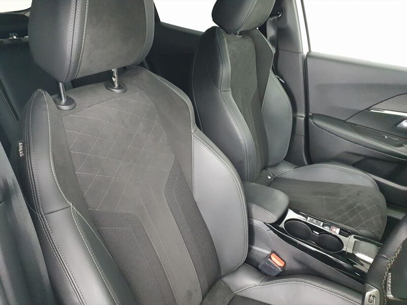 More views of Peugeot 2008
