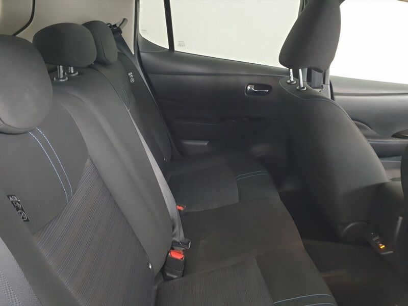 More views of Nissan Leaf