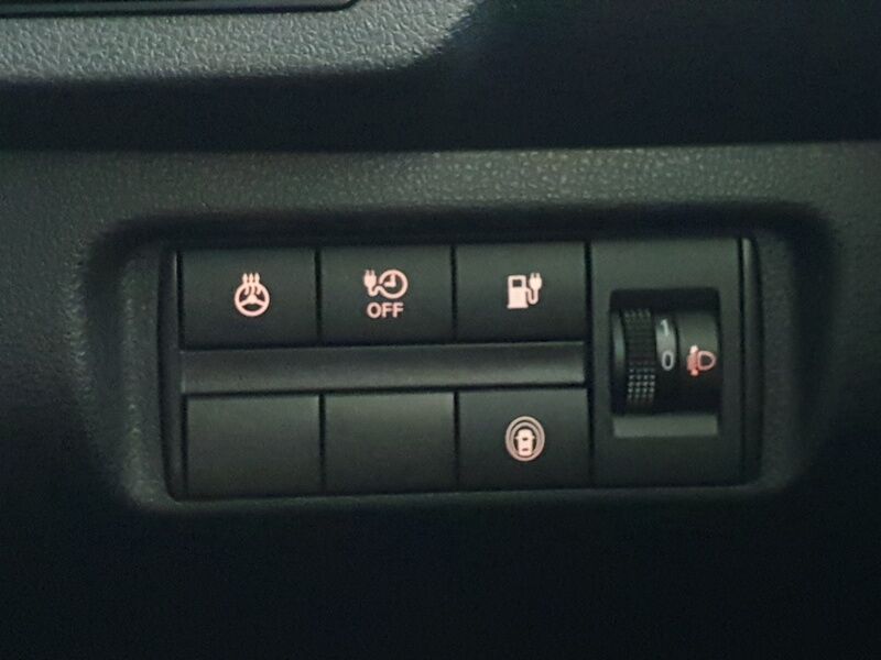 More views of Nissan Leaf