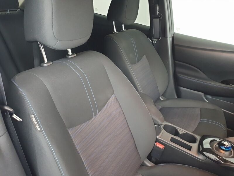 More views of Nissan Leaf