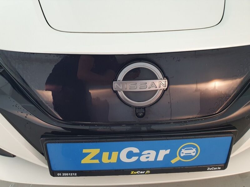 More views of Nissan Leaf