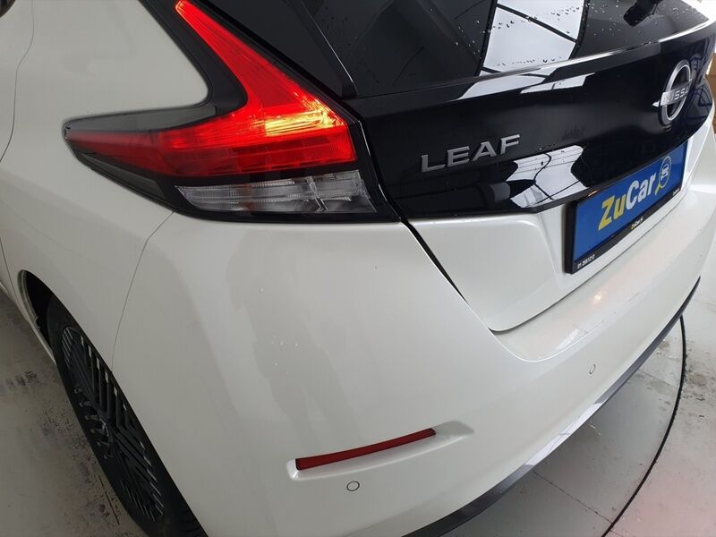 More views of Nissan Leaf
