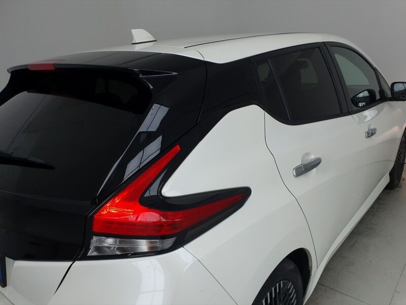 More views of Nissan Leaf