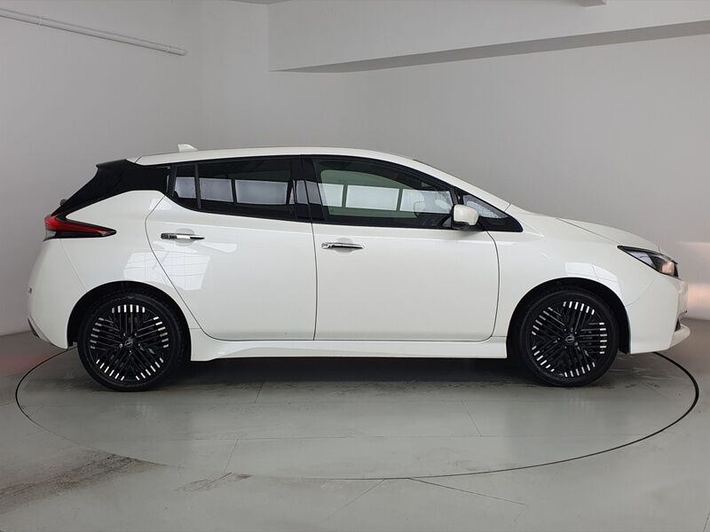 More views of Nissan Leaf