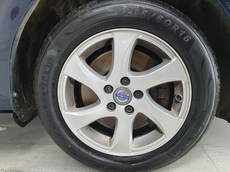 More views of Volvo V40