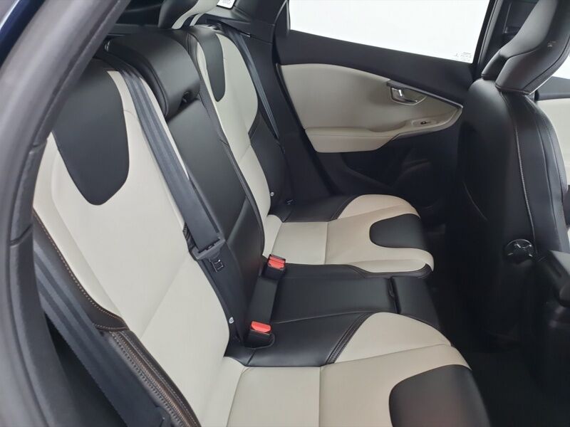 More views of Volvo V40