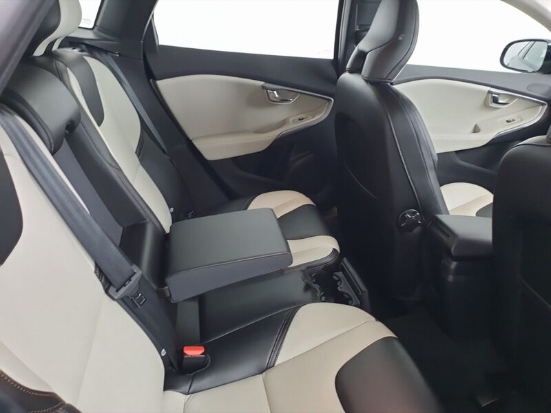 More views of Volvo V40