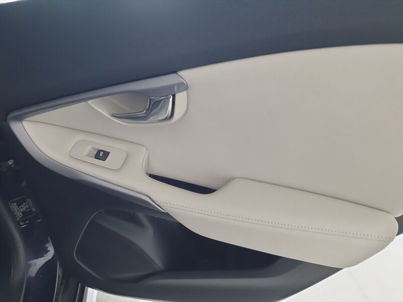 More views of Volvo V40