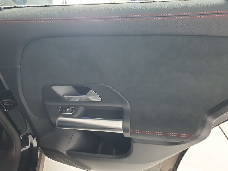 More views of Mercedes-Benz GLA
