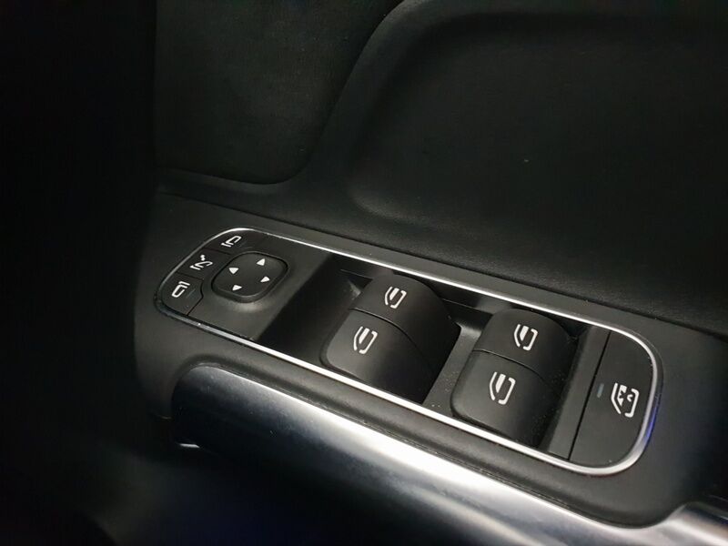 More views of Mercedes-Benz GLA