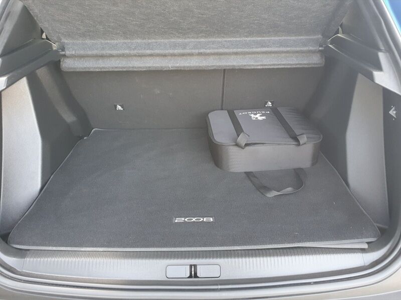 More views of Peugeot 2008