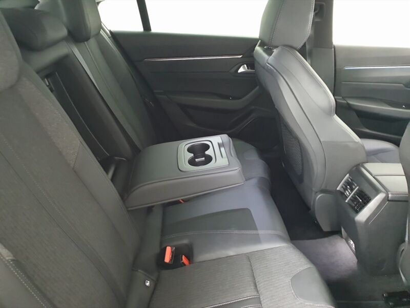 More views of Peugeot 508