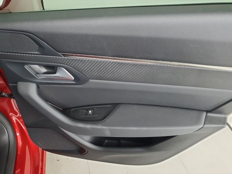 More views of Peugeot 508