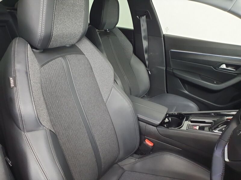 More views of Peugeot 508